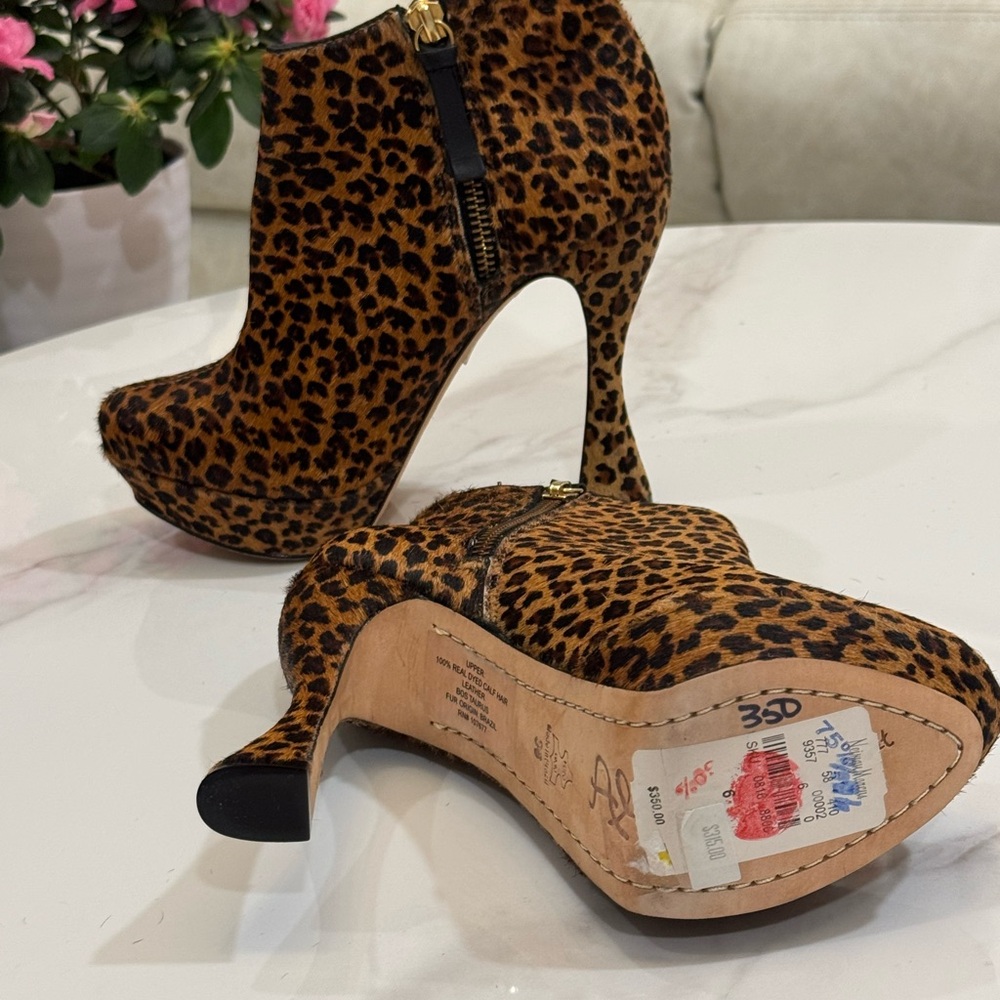 Alice & Olivia Leopard print platform booties - Picture 2 of 6